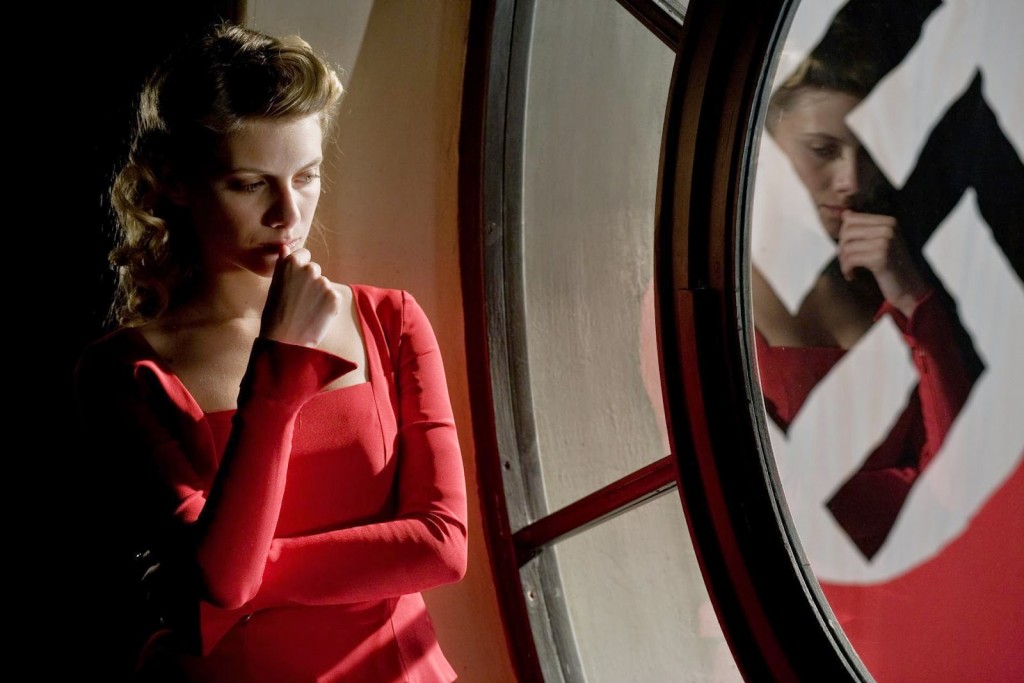 David Bowie Tribute When Bowie Met Moroder on "Cat People" Passion